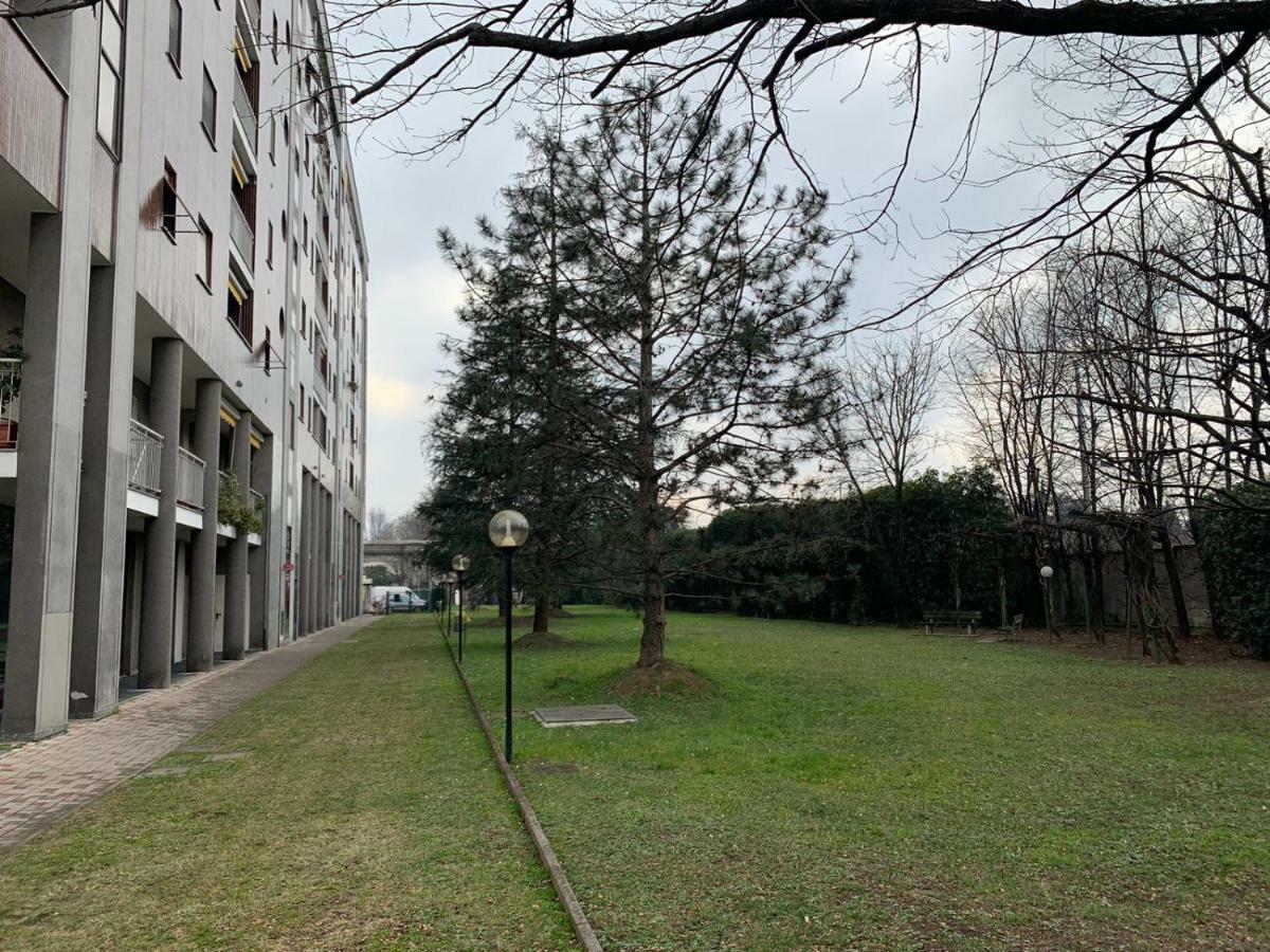Appartamento Il Giardino dell'Artista Soggiorni a Milano Esterno foto